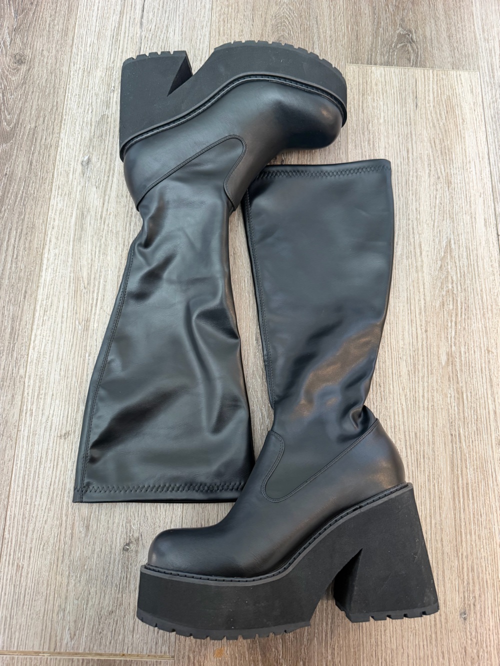 Black Women's Black Knee High Boots